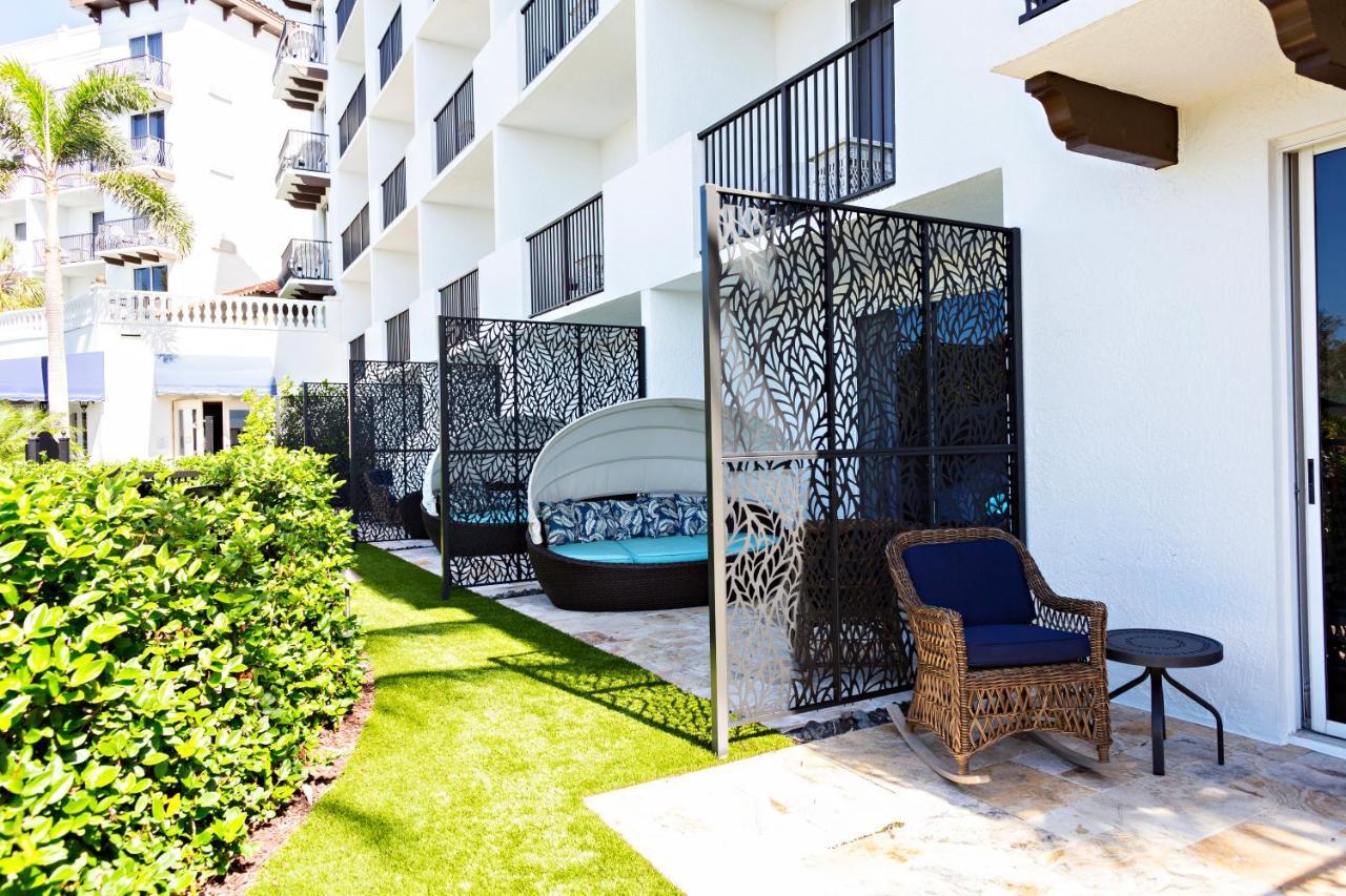 Inn At Pelican Bay Pine Ridge Екстериор снимка