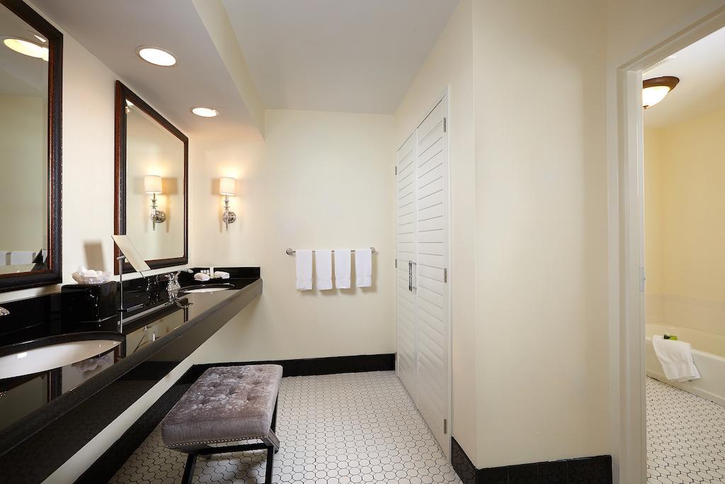 Inn At Pelican Bay Pine Ridge Екстериор снимка