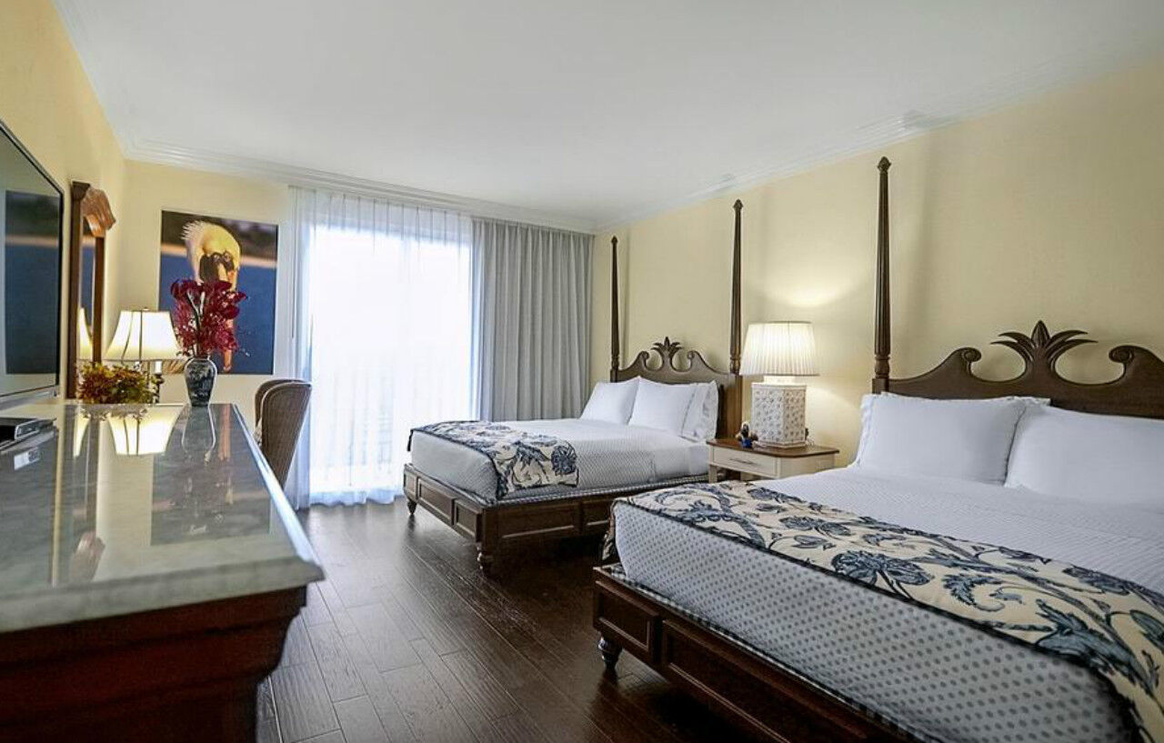 Inn At Pelican Bay Pine Ridge Екстериор снимка